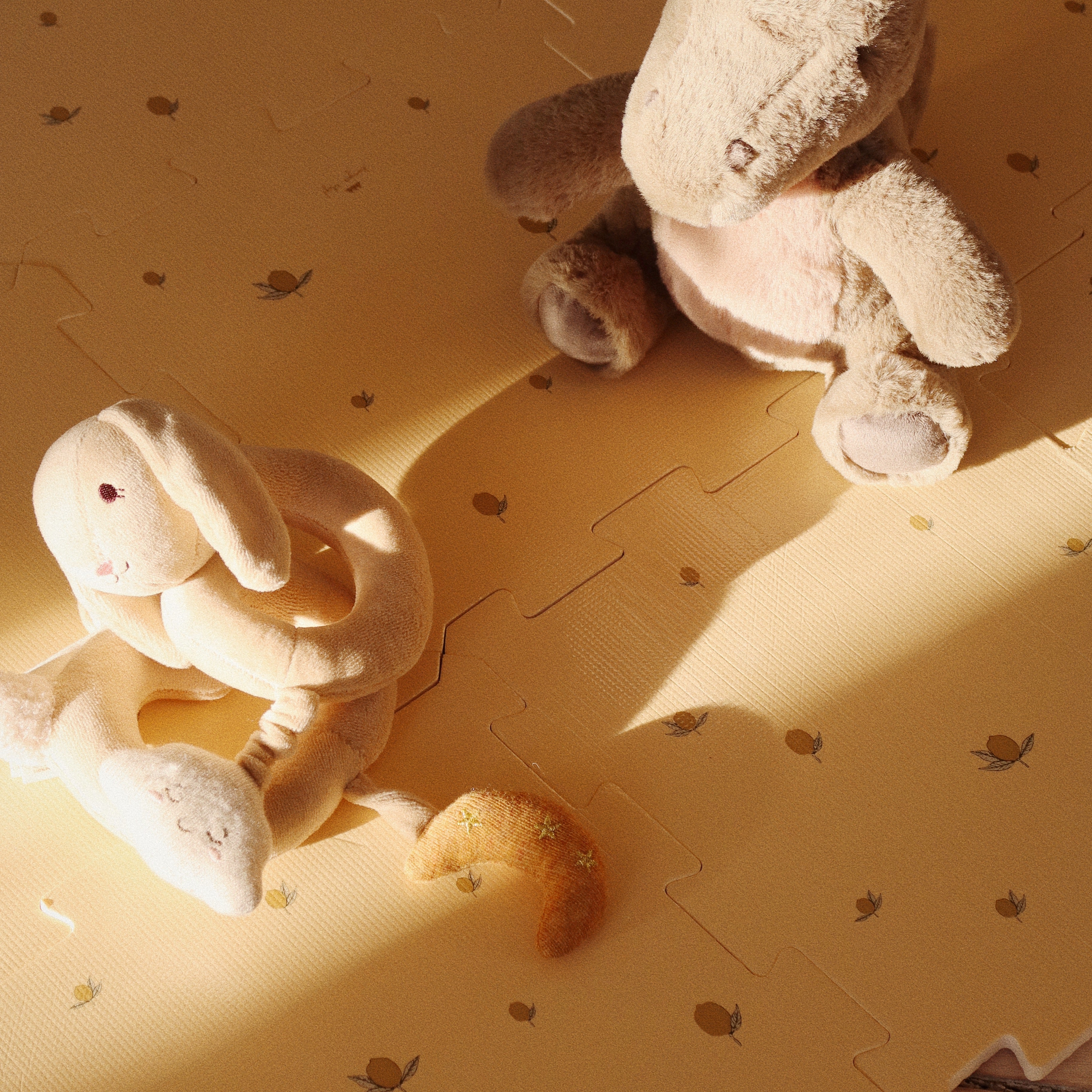 Baby aktivitetslegetøj og sensorisk legetøj fra Konges Sløjd