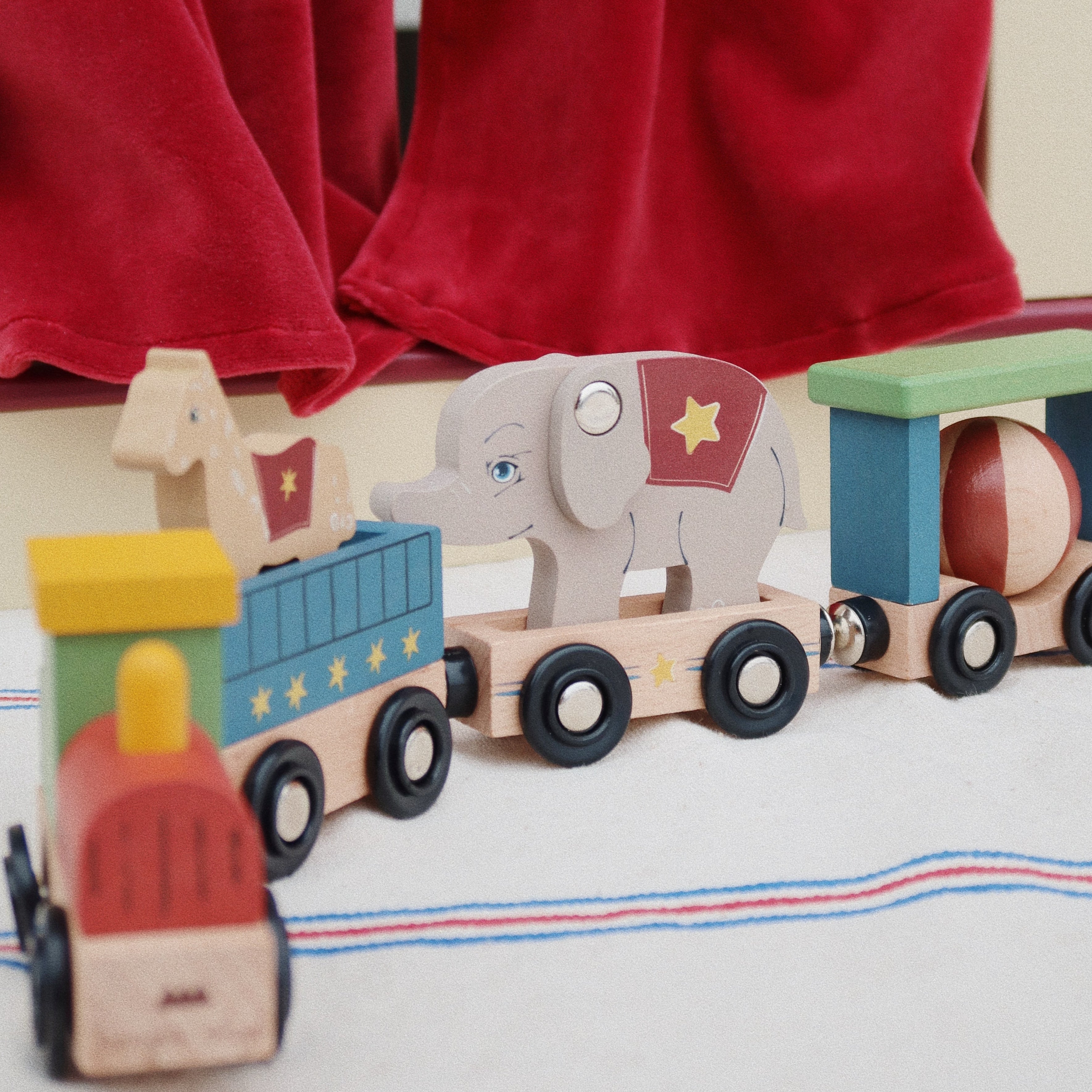 Kids' and children's wooden toys from Konges Sløjd