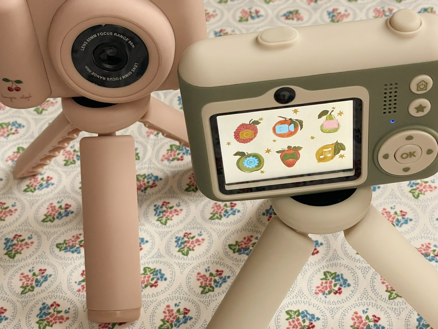 Konges Sløjd A/S ACTIVITY TOYS cherry