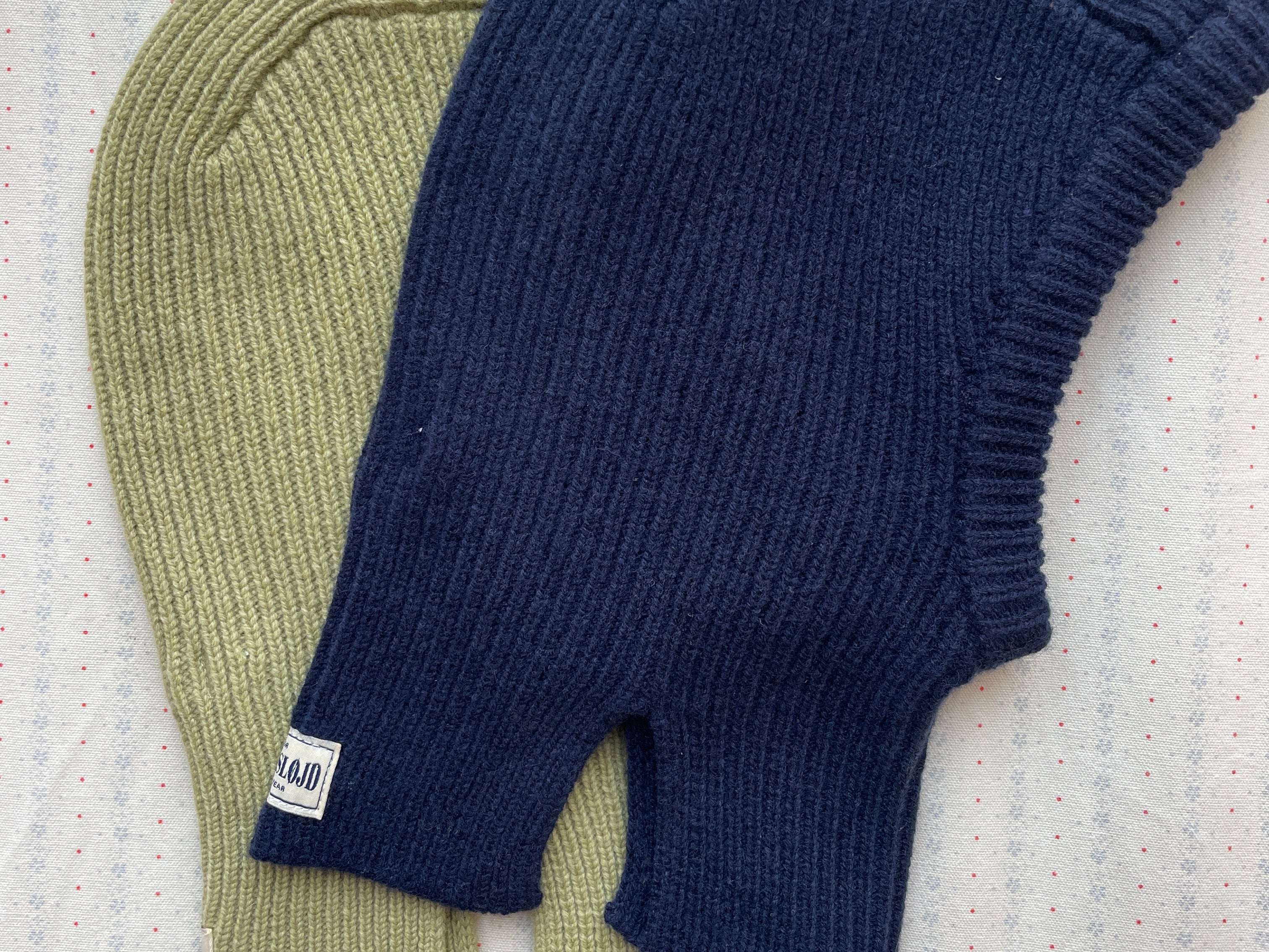 Konges Sløjd A/S BALACLAVAS pale olive green