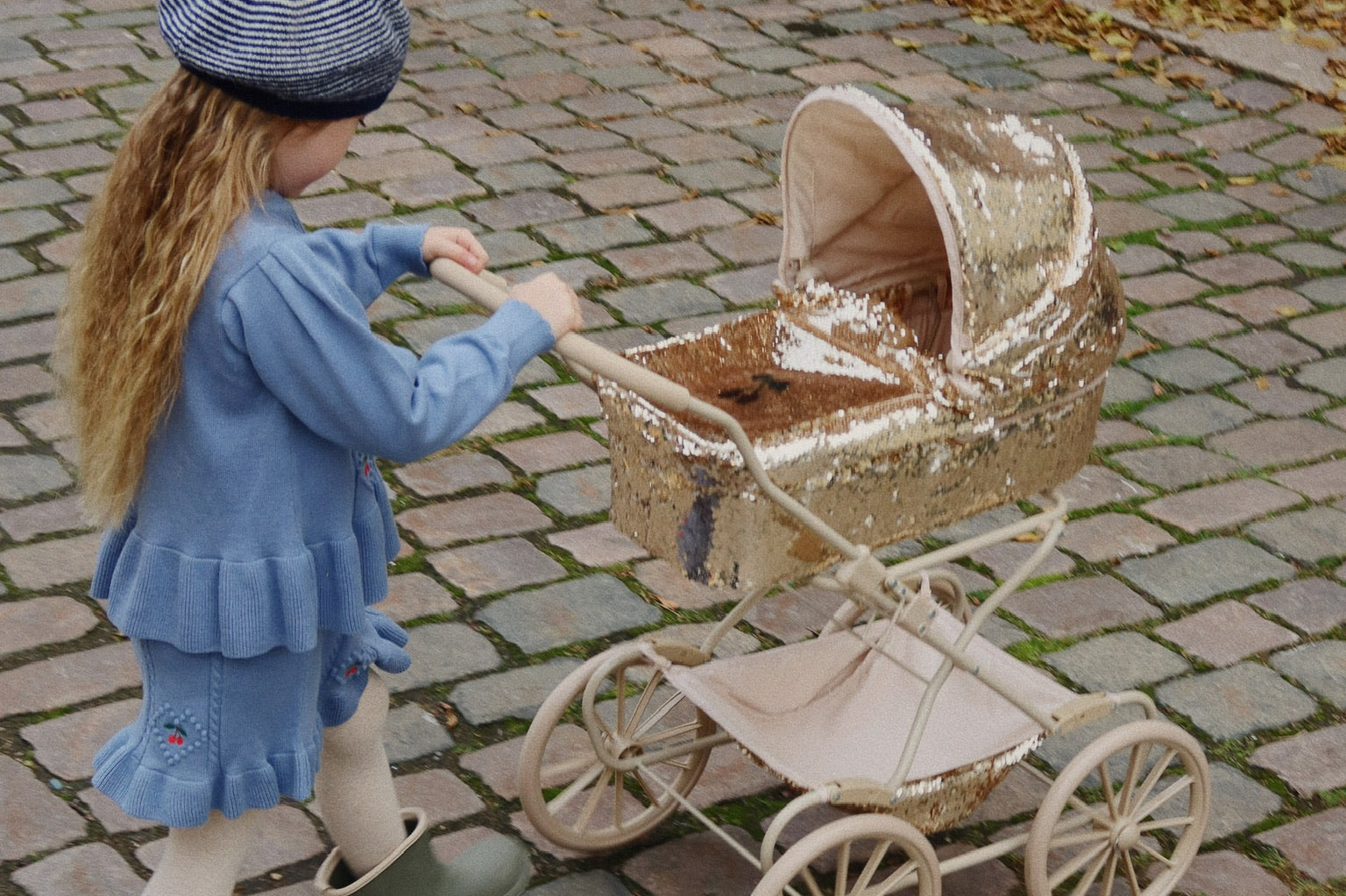 Konges Sløjd A/S DOLL ESSENTIALS cherry