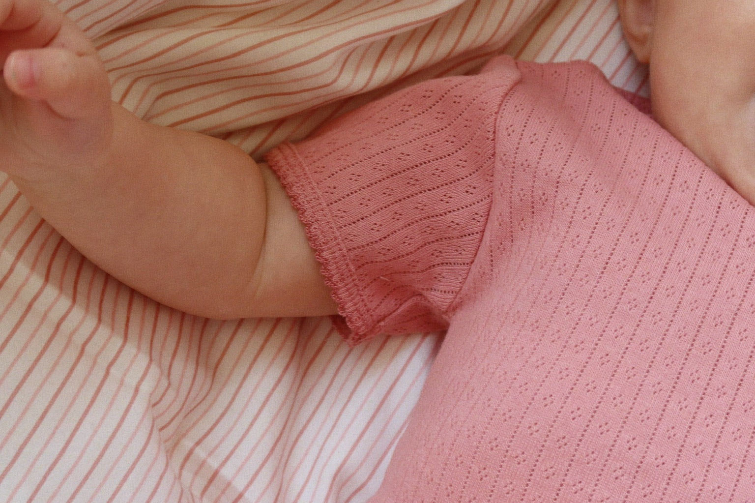 Konges Sløjd A/S Sengetøj - Baby stripie petite rose