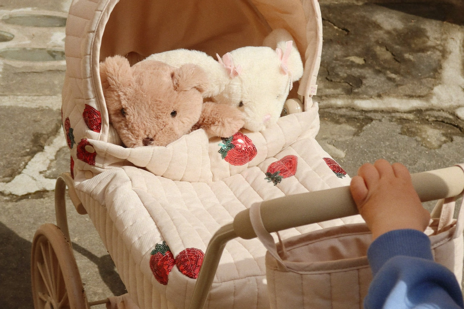 Konges Sløjd A/S Dukke legetøj strawberry