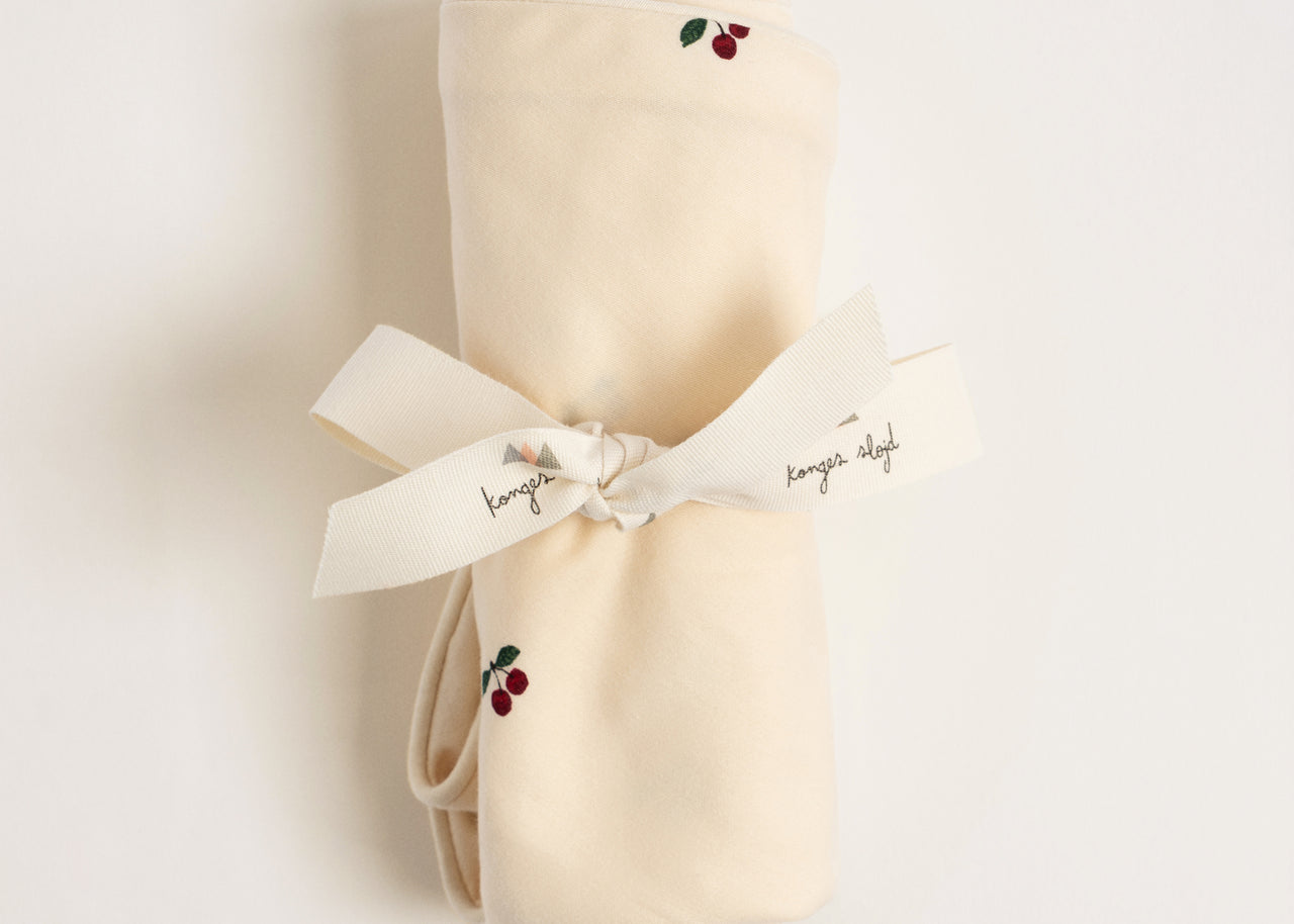 Konges Sløjd A/S NURSING PILLOW & COVERS cherry